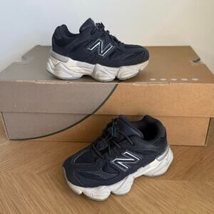 New Balance 9060 Navy/White Toddler Sneakers- SZ 6 C